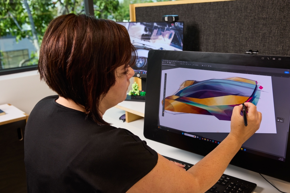 General_Motors_Advanced_Design_Pasadena_Exterior_Designer_Laura_Arias_digitally_sketching_corvette-advance_945-